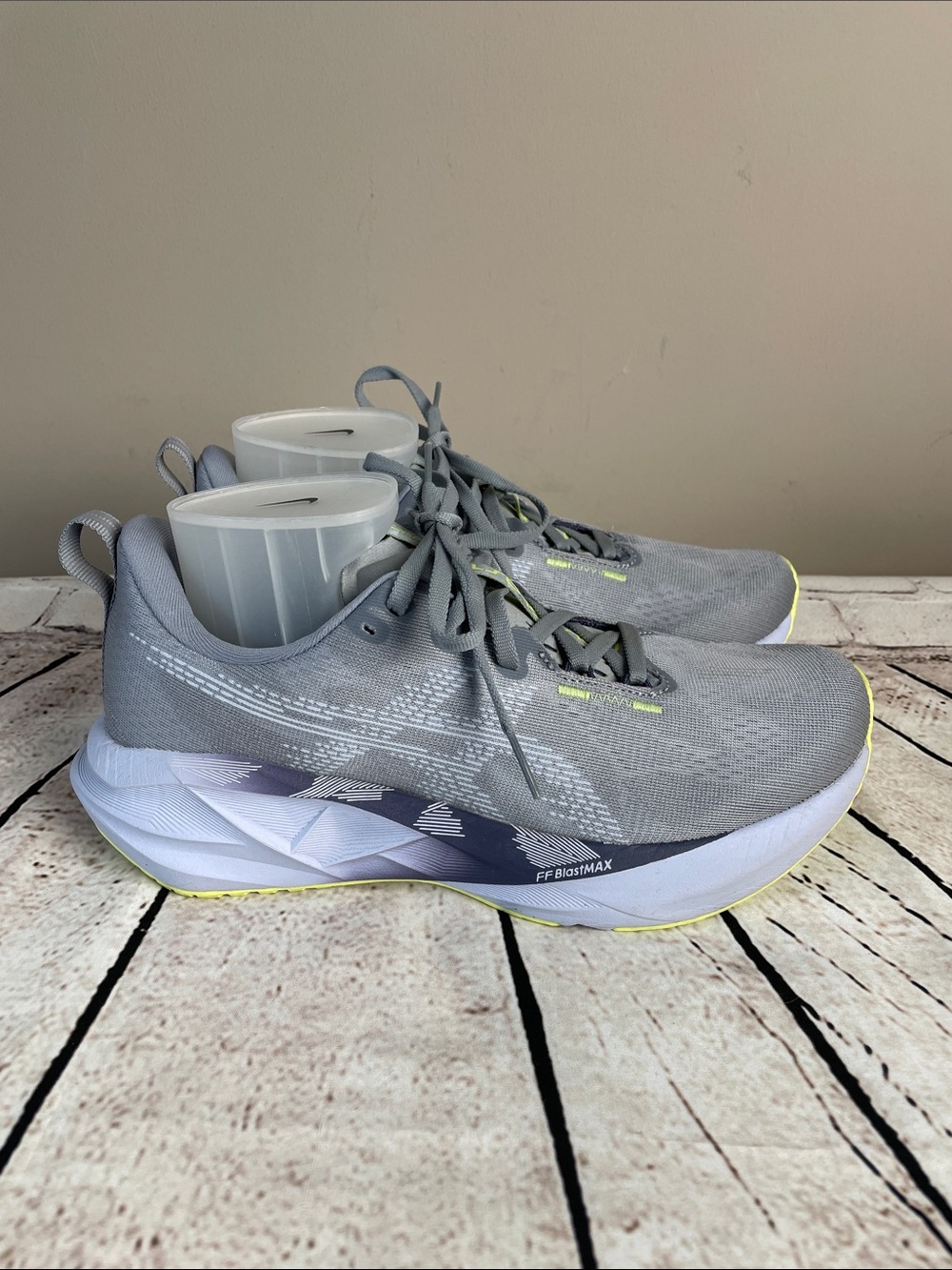 Asics Novablast 5 Women's 8.5 Gray Yellow Running Athletic Lace Up Sneaker Shoe - Picture 5 of 9